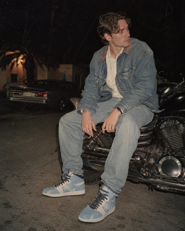 VHS Sky 180 Sneakers