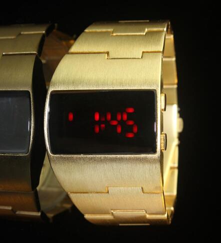 1986 Iron Relogio Watch - Newretro.Net